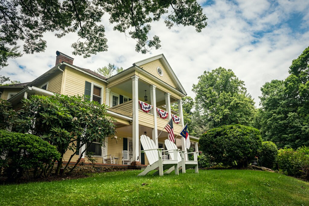 The Yellow House On Plott Creek Road-官方