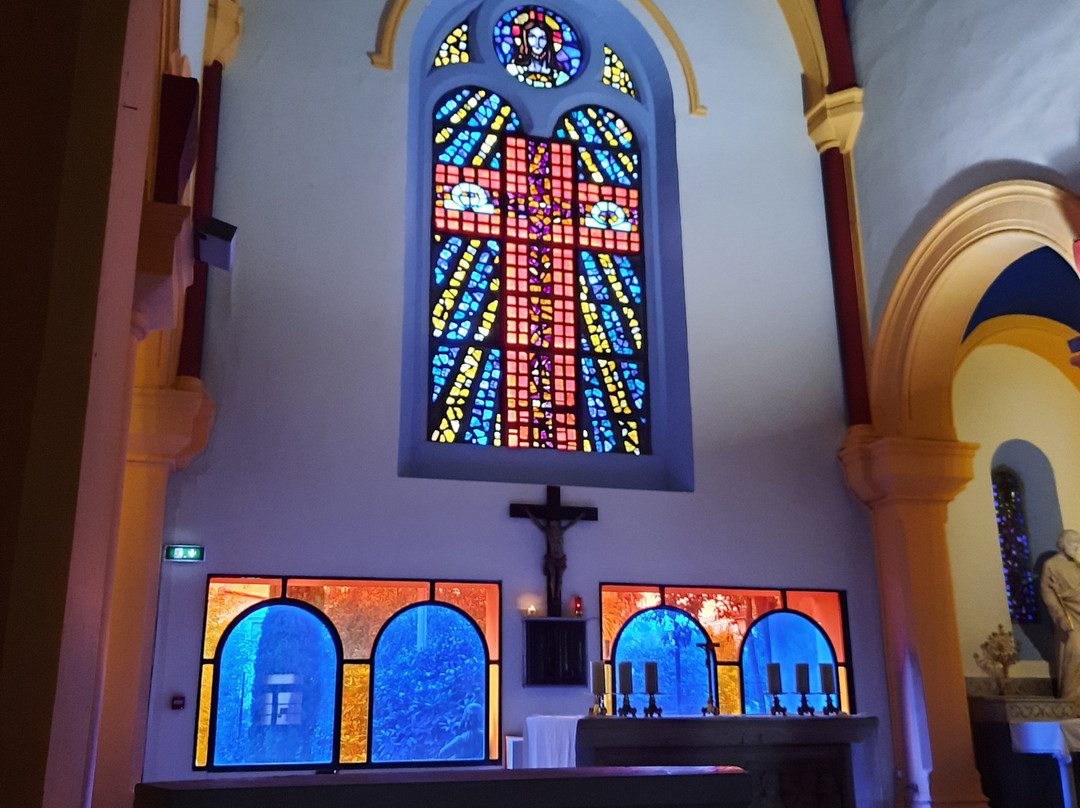 Eglise Saint-Pierre-帕拉瓦莱弗洛必去景点