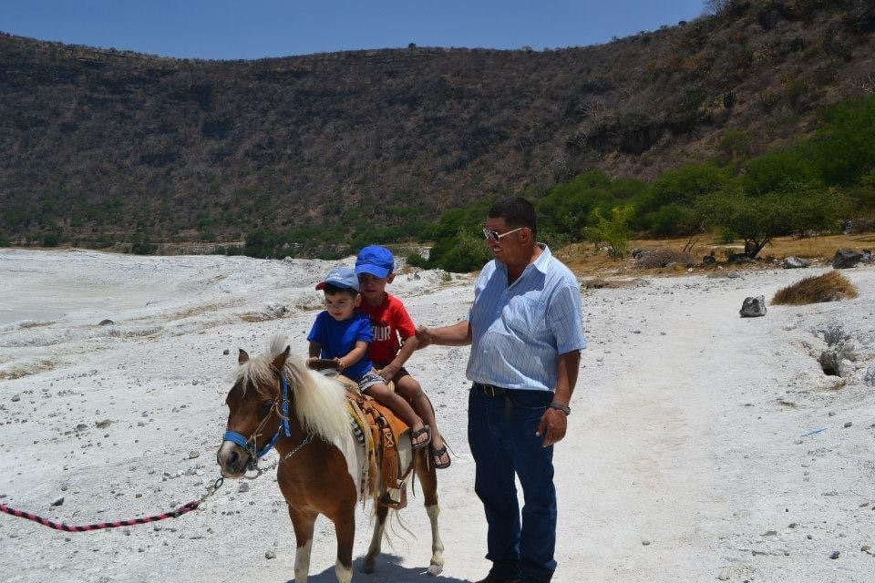 Crater Rincon de Parangueo景点图片