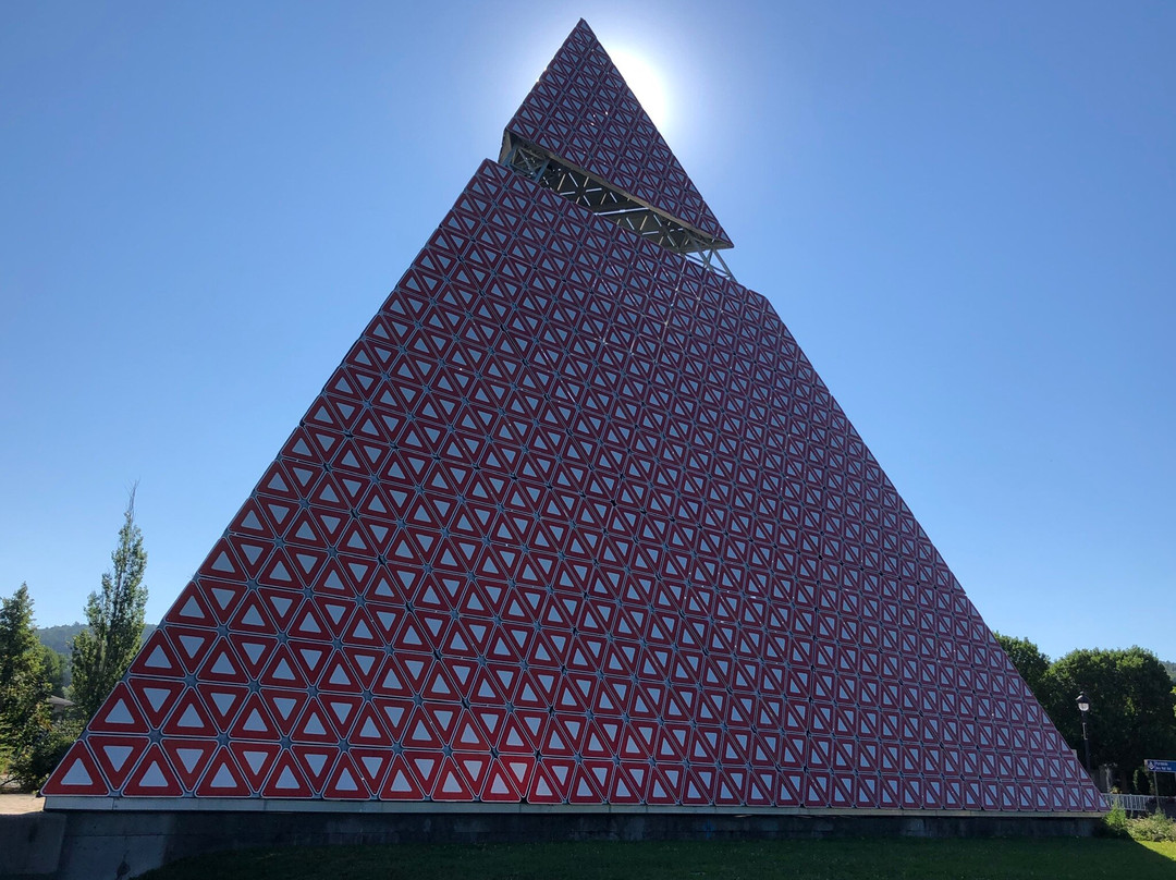 La Pyramide des Ha! Ha!景点图片