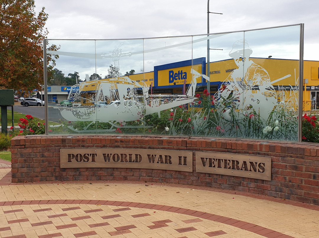 Riverland Vietnam War Veterans & Post World War Two Memorial景点图片
