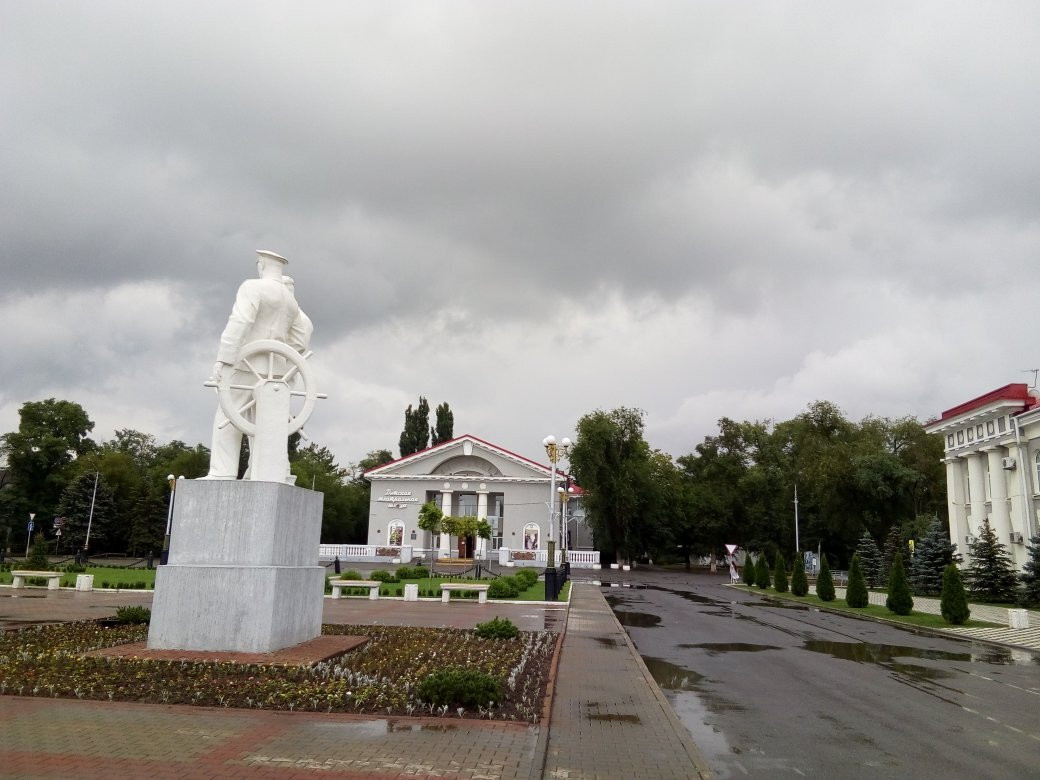 Monument to Rechnik and Worker景点图片