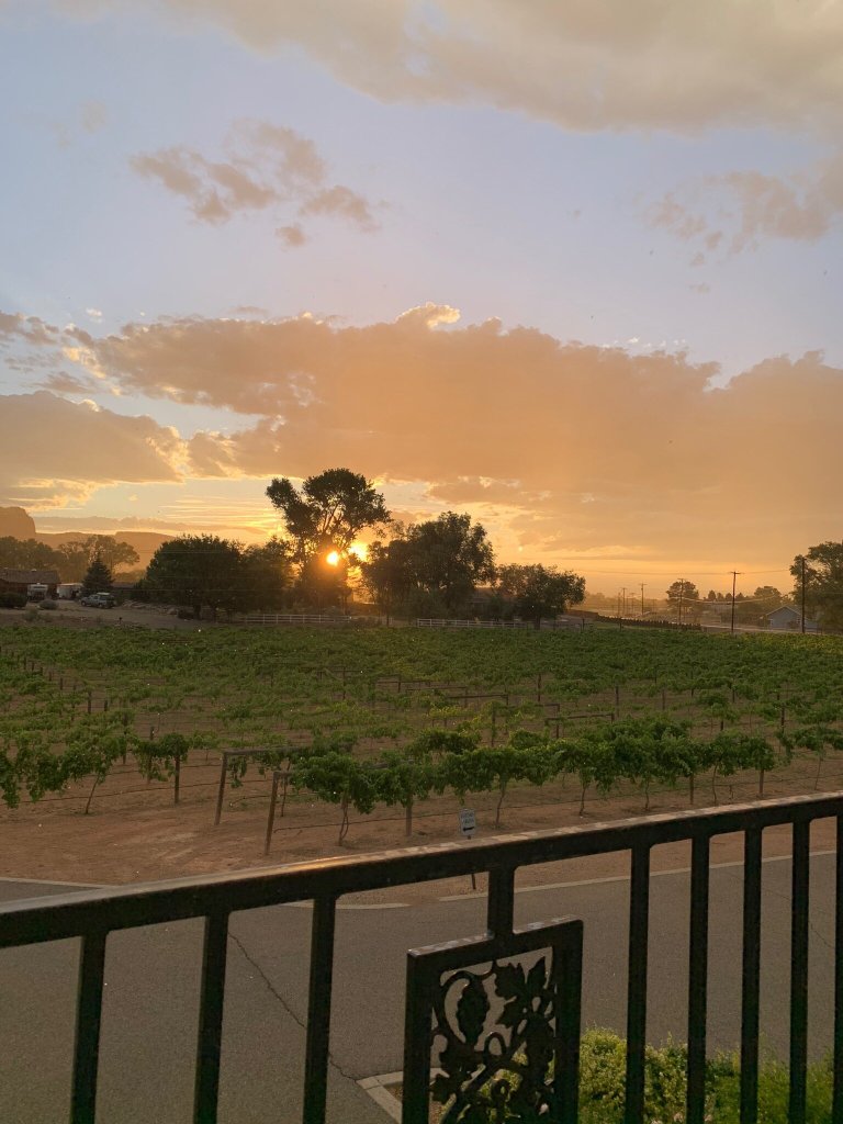 Two Rivers Winery & Chateau-官方