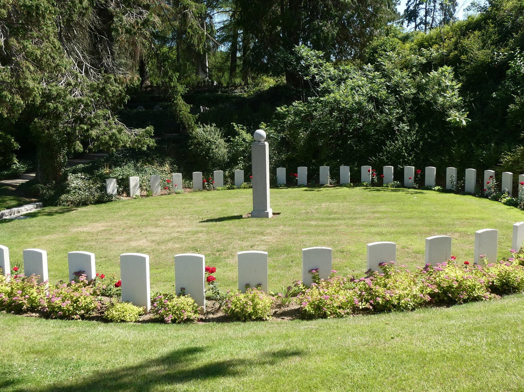 St Symphorien Military Cemetery景点图片