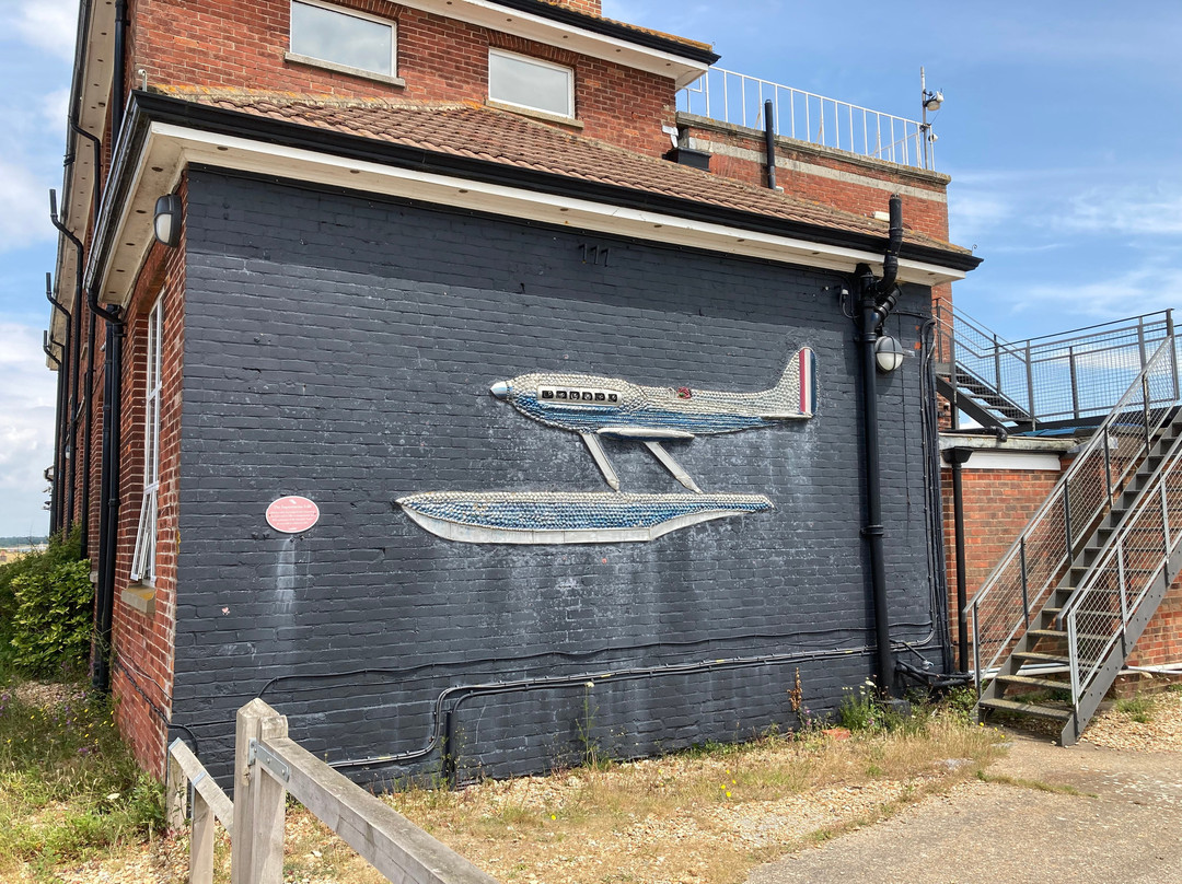 Calshot Beach景点图片