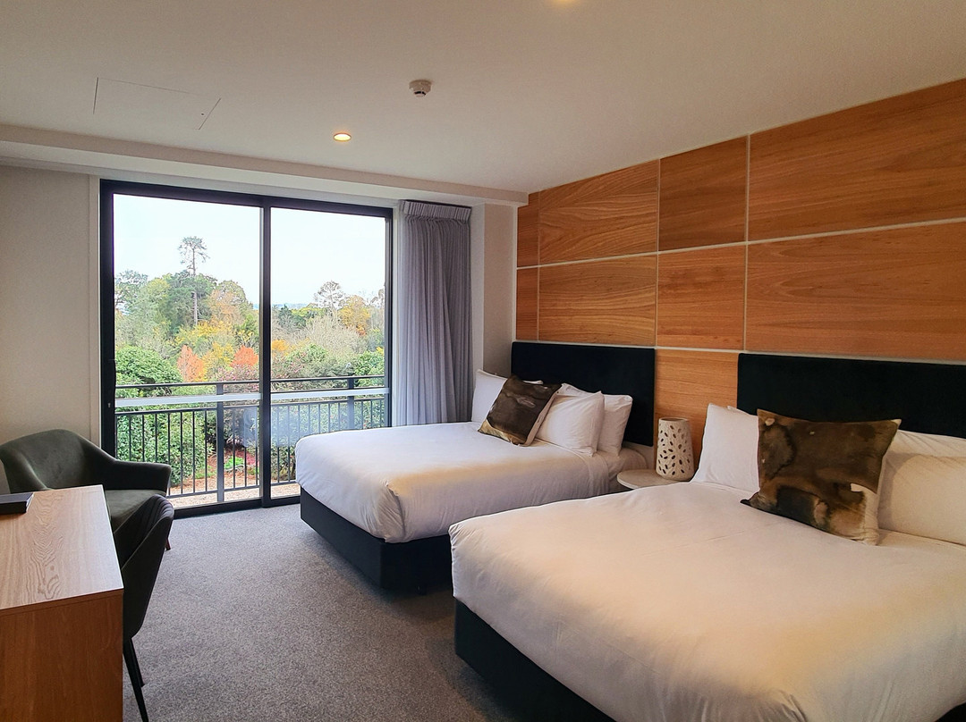 Hidden Lake Hotel and Apartments主图