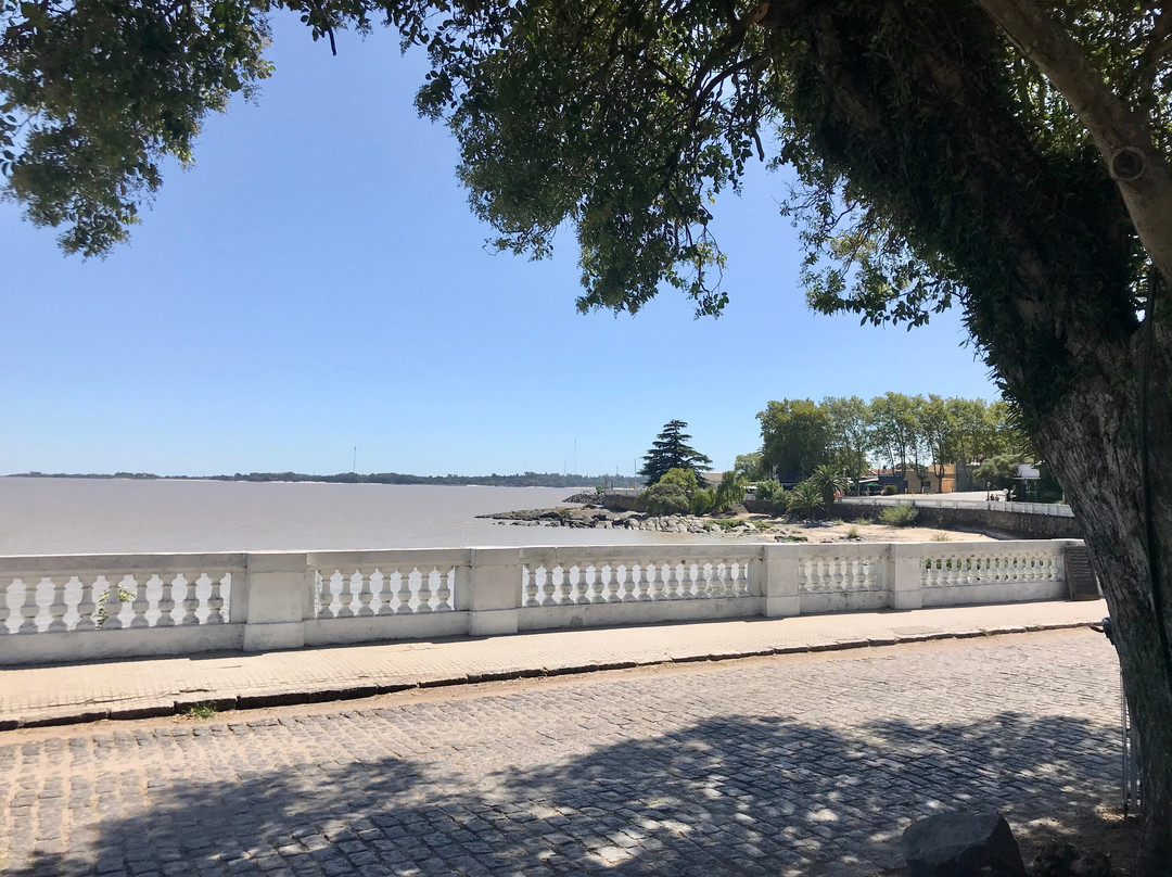 Paseo de San Gabriel-科洛尼亚·德尔萨克拉门托城必去景点