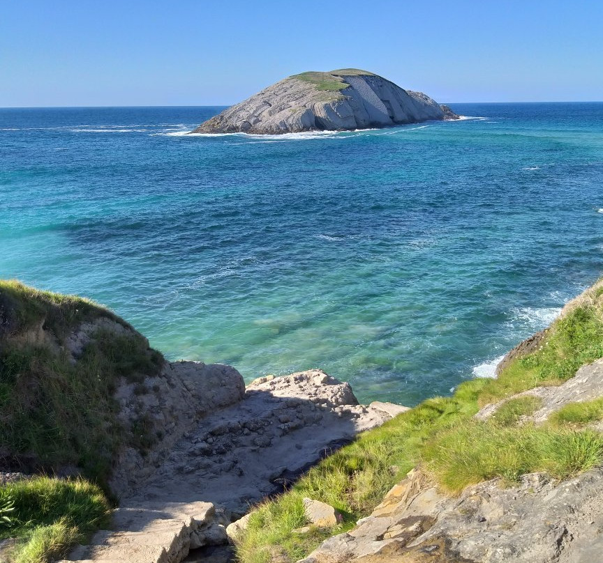 Playa de Covachos景点图片