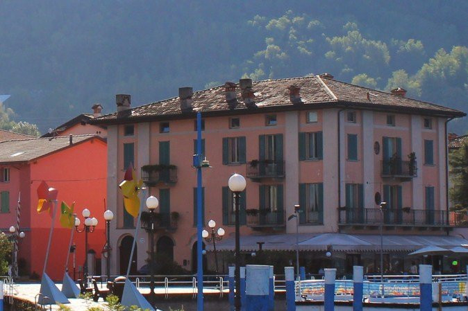 Piazza Alpini景点图片