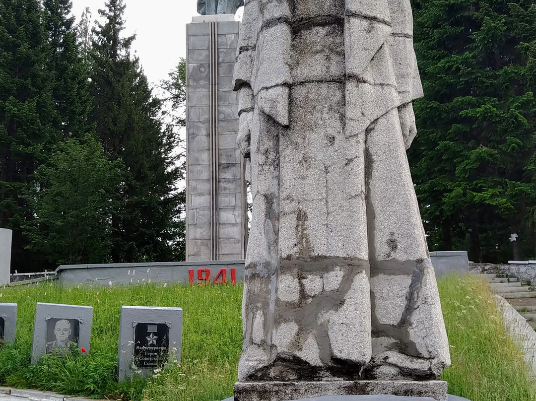 Crying Mother Victory Monument景点图片