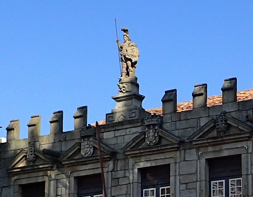 Estatua o Guimaraes de duas caras-吉马良斯必去景点