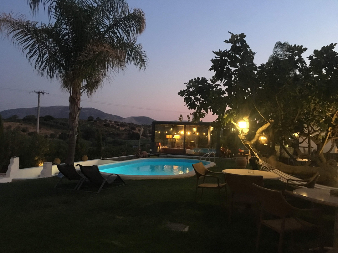 Villa Vravrona Tower & Suites