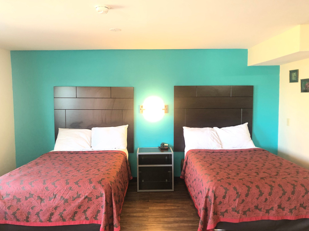 Euro Inn And Suites主图