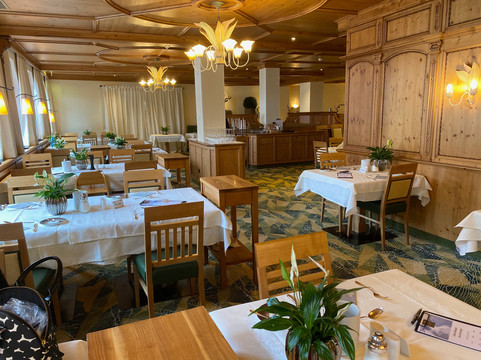 雪绒花和格尔酒店主图