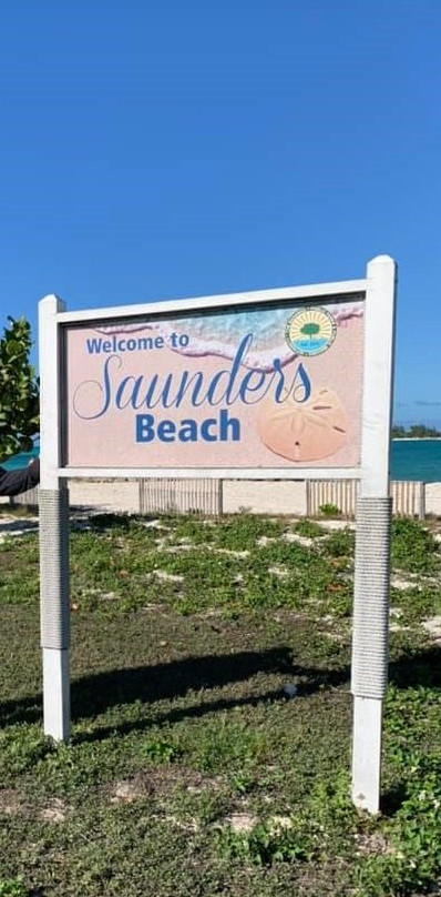 Saunders Beach景点图片