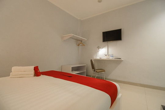 RedDoorz Plus near Soekarno Hatta Airport 2主图