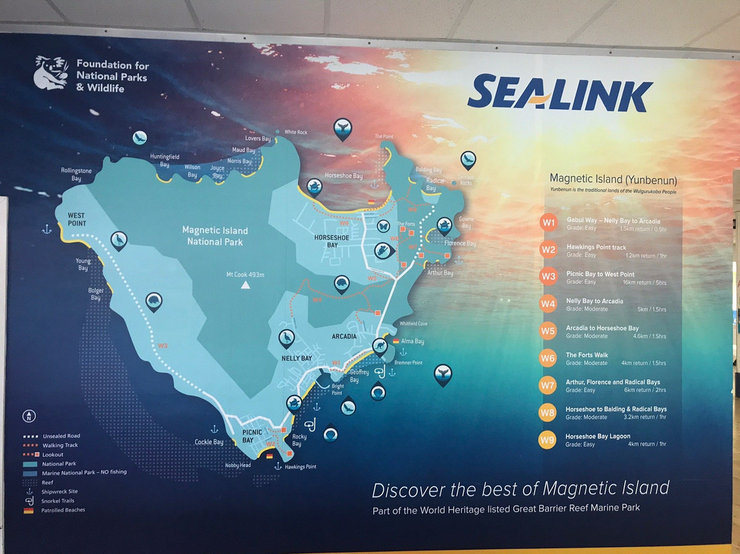 阿卡帝海滩客房酒店主图