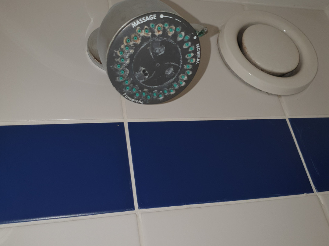 Warrington Motel, J20 M6 Lymm Services主图