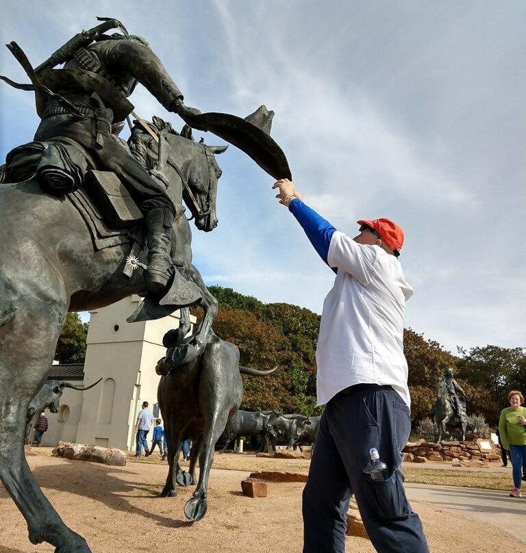 Branding the Brazos Sculpture-韦科必去景点