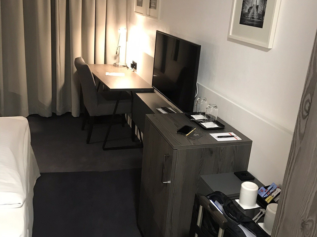 明登假日酒店主图