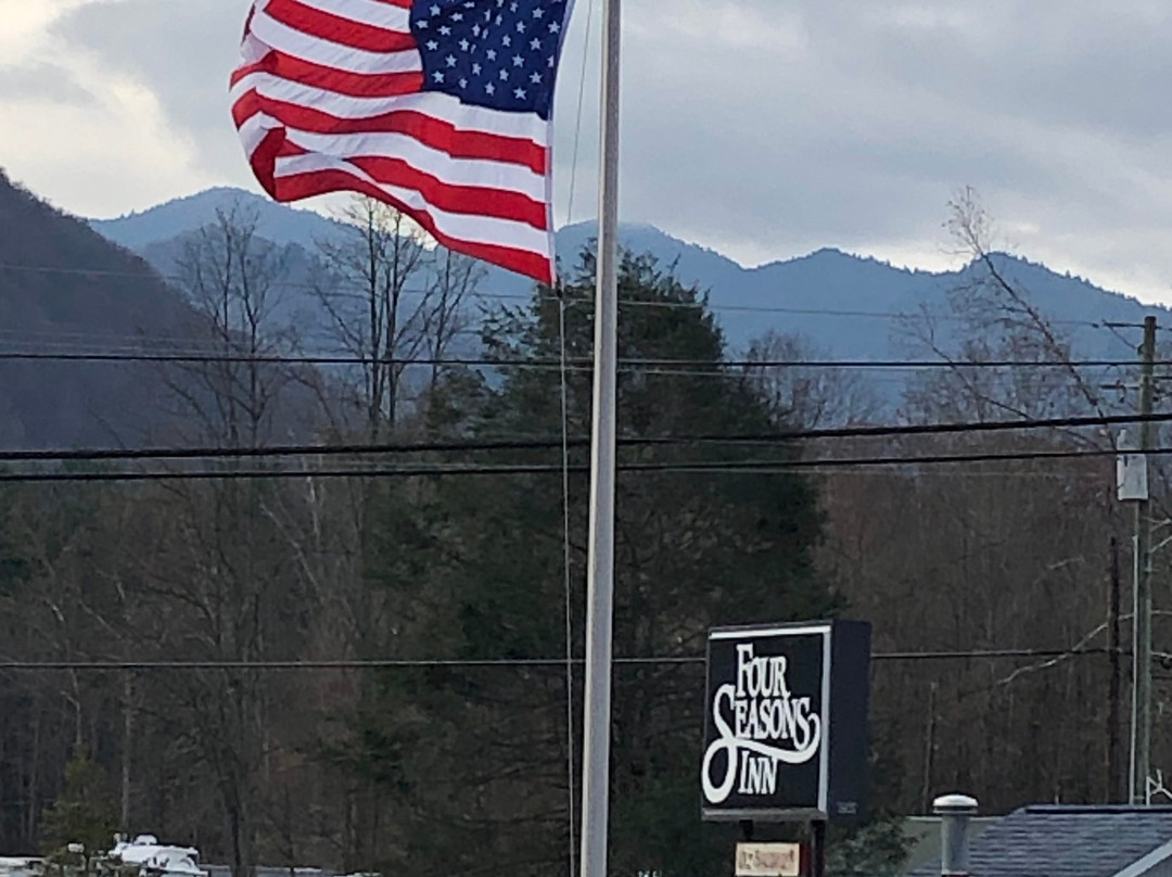 Four Seasons Inn主图