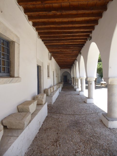 Panagia Ekatondapiliani景点图片