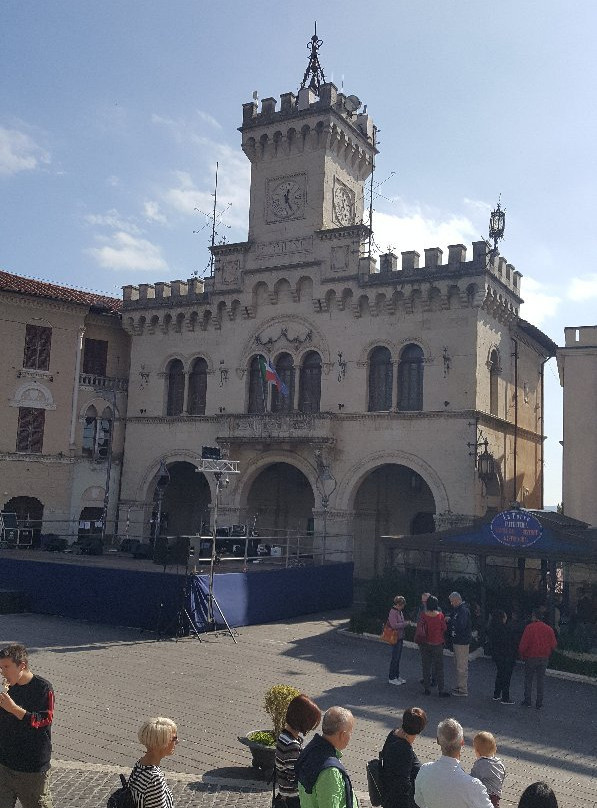 Palazzo Comunale di Fiuggi-菲乌吉必去景点