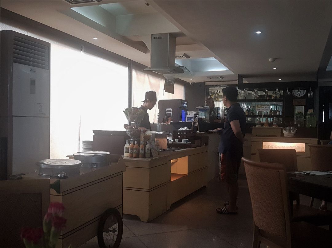 品尼高套房酒店主图