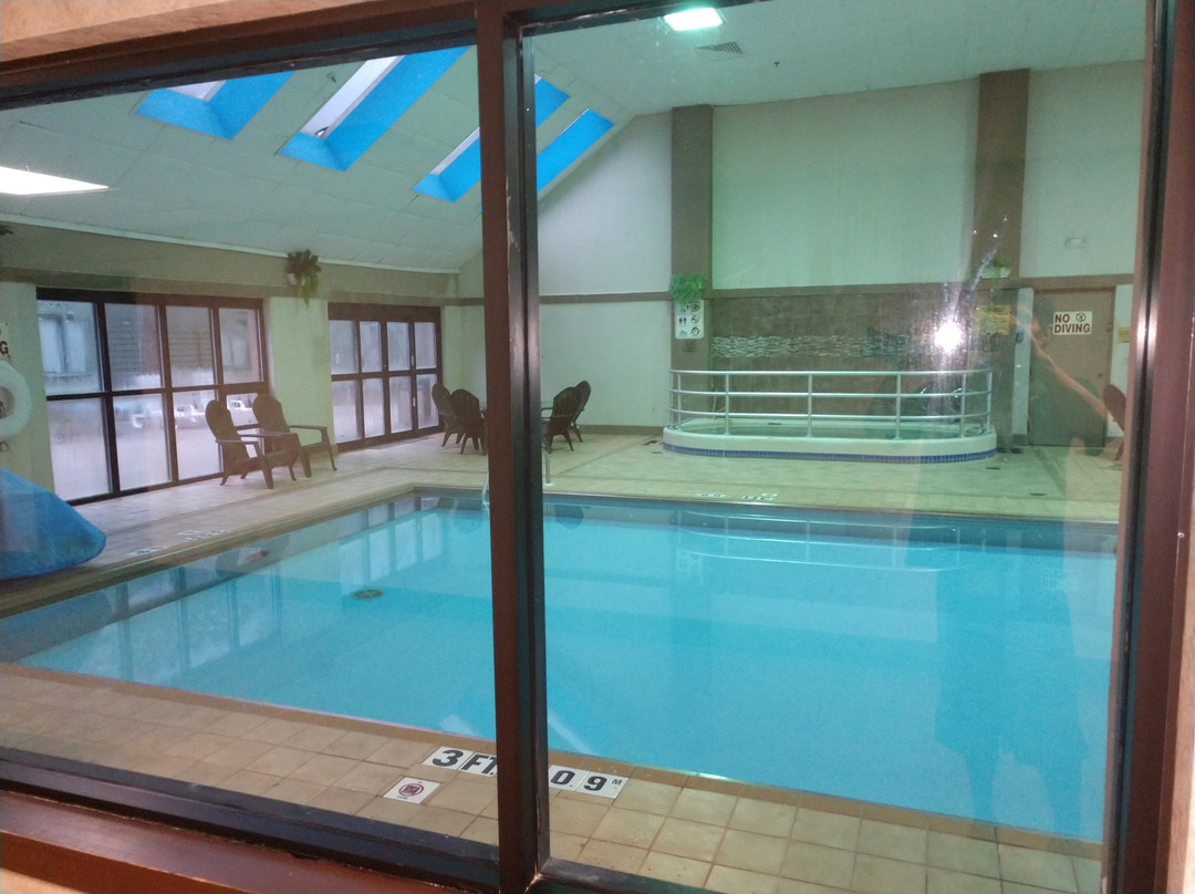 Holiday Lodge Hotel & Conference Center