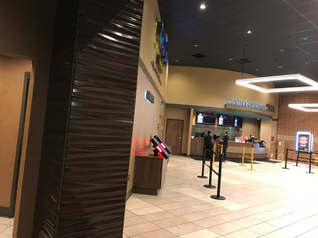 AMC Dine-In Holly Springs 9景点图片