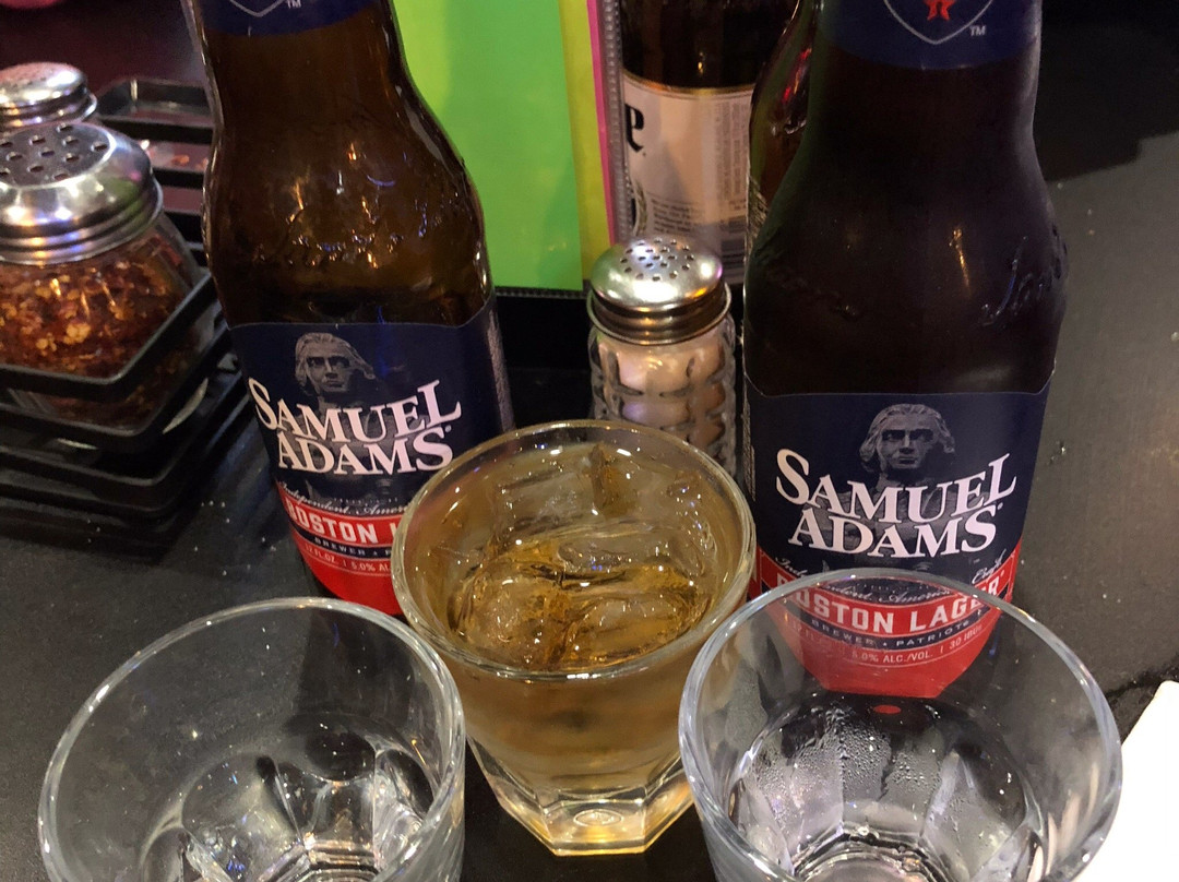 Hampton旅游景点-Freeze Frame Bowl / Splitz Bar & Grill