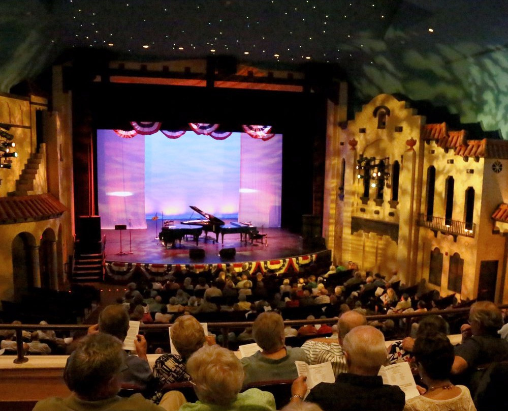 Raue Center for the Arts-Crystal Lake必去景点