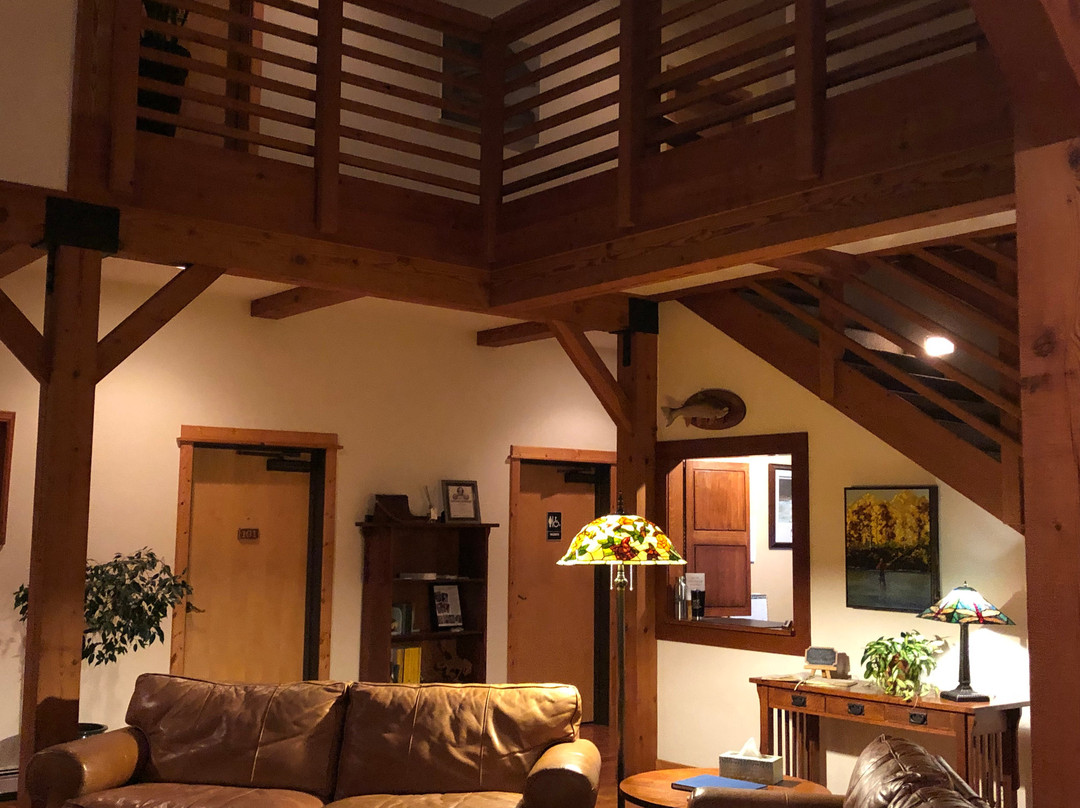 加勒廷河旅馆主图