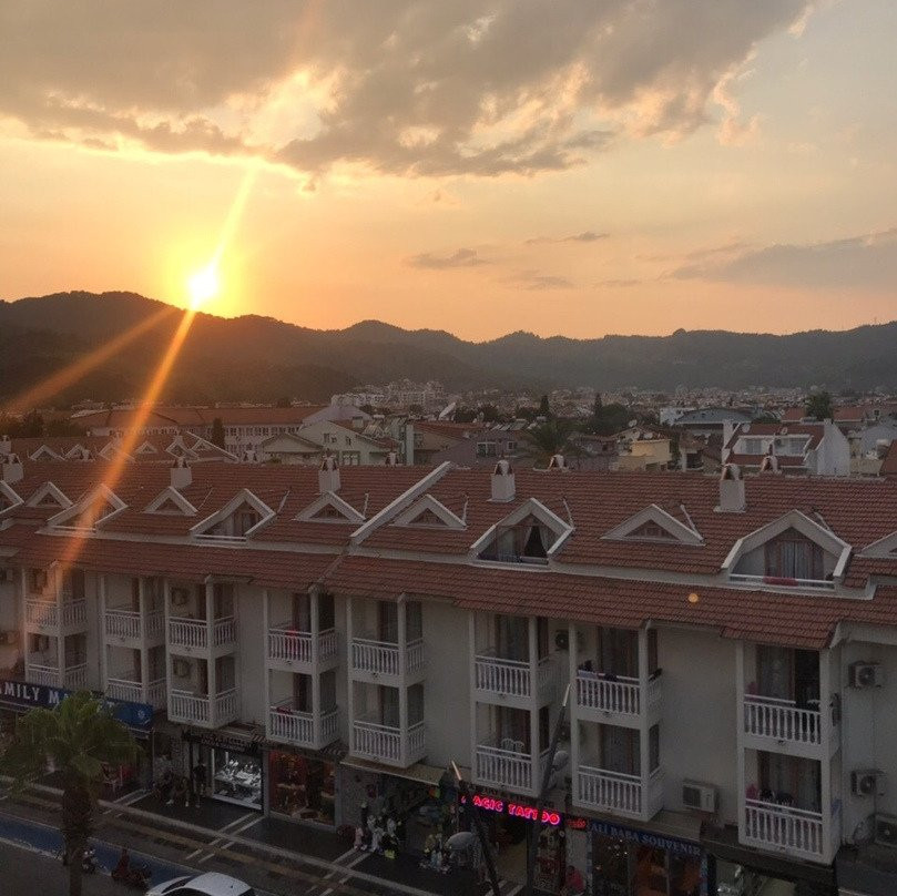 阿尔梅纳酒店主图