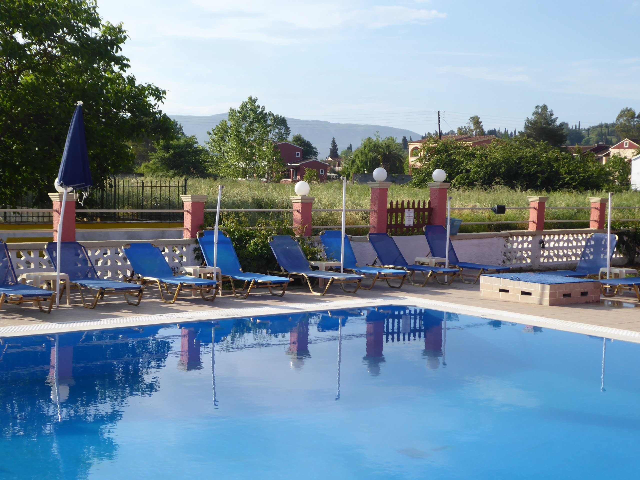 Ektor Apartments-泳池