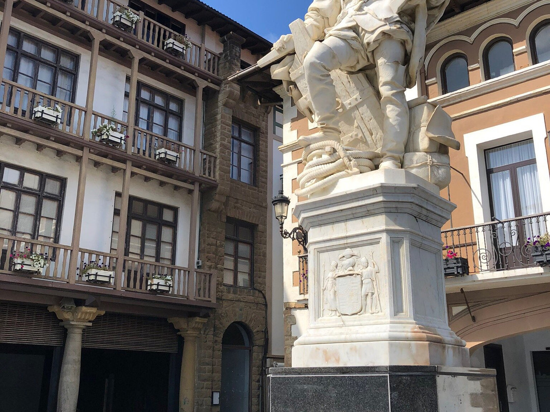 Estátua Juan Sebastián Elkano-格塔里亚镇必去景点
