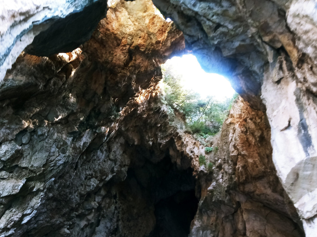 Pirate's Cave-Dhermi必去景点