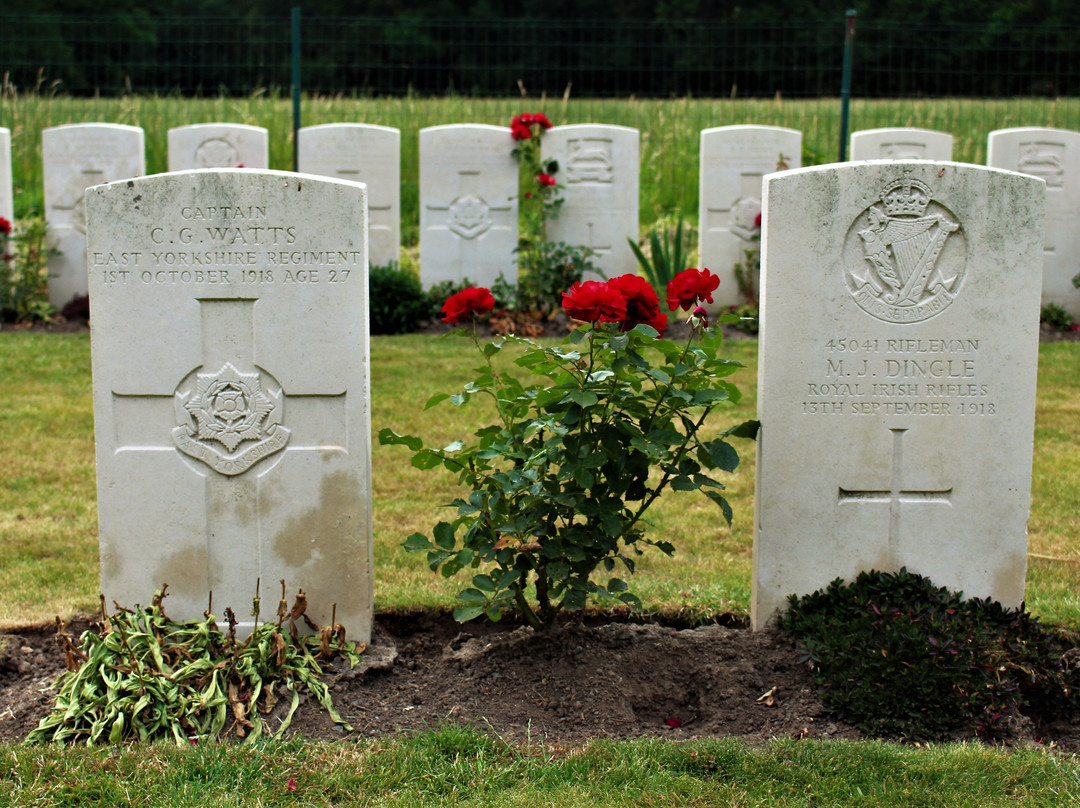 Underhill Farm Cemetery景点图片