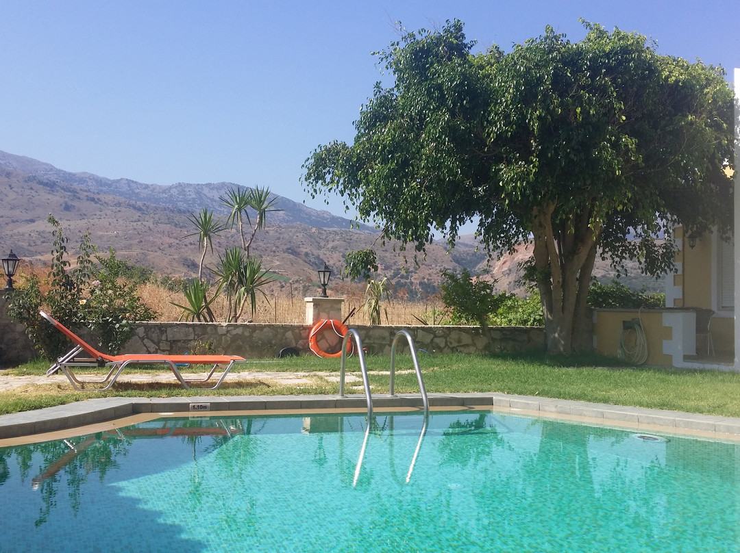 Plakalona Apartments主图