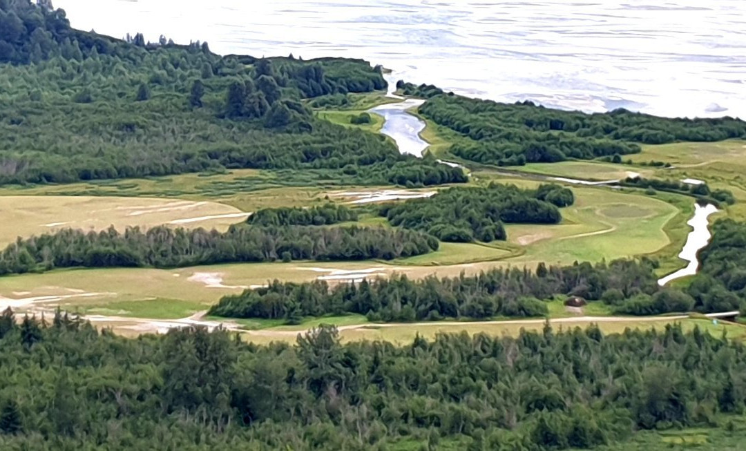 Cliffhanger B and B主图