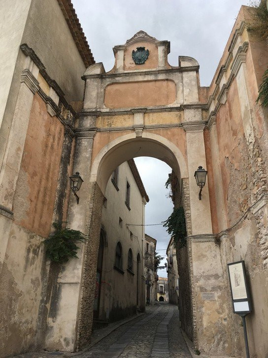 Porta delle Bombarde景点图片