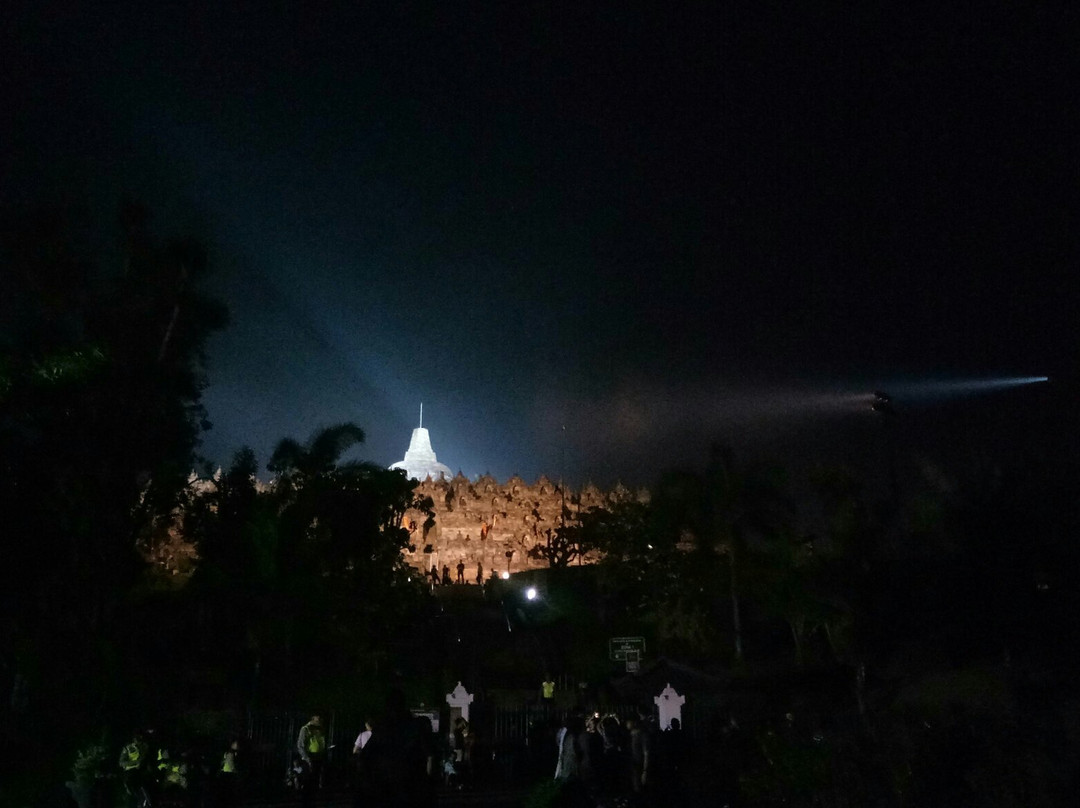 Vesak (Buddha Anniversary)景点图片