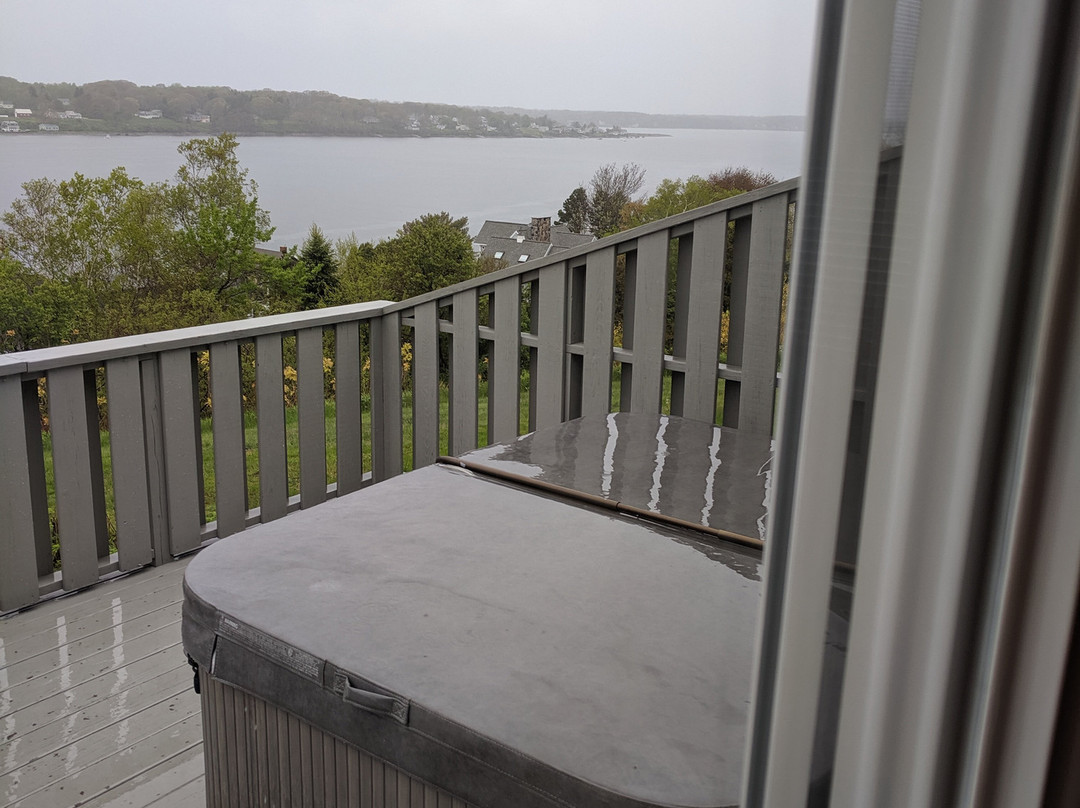 Log Cabin: An Island Inn主图