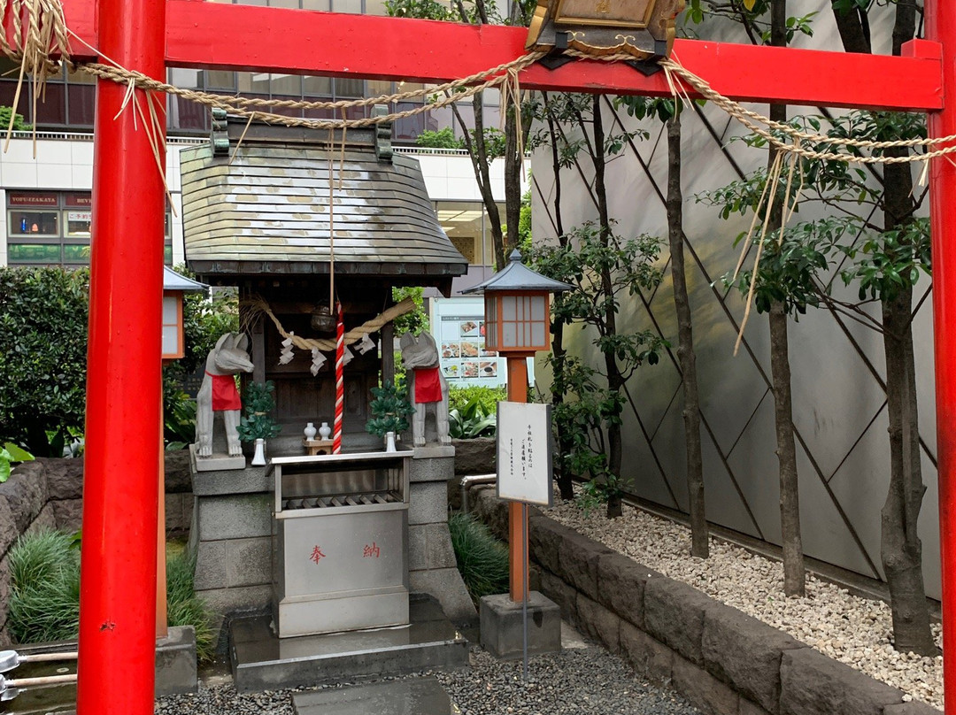 Yuraku Inari Shrine景点图片