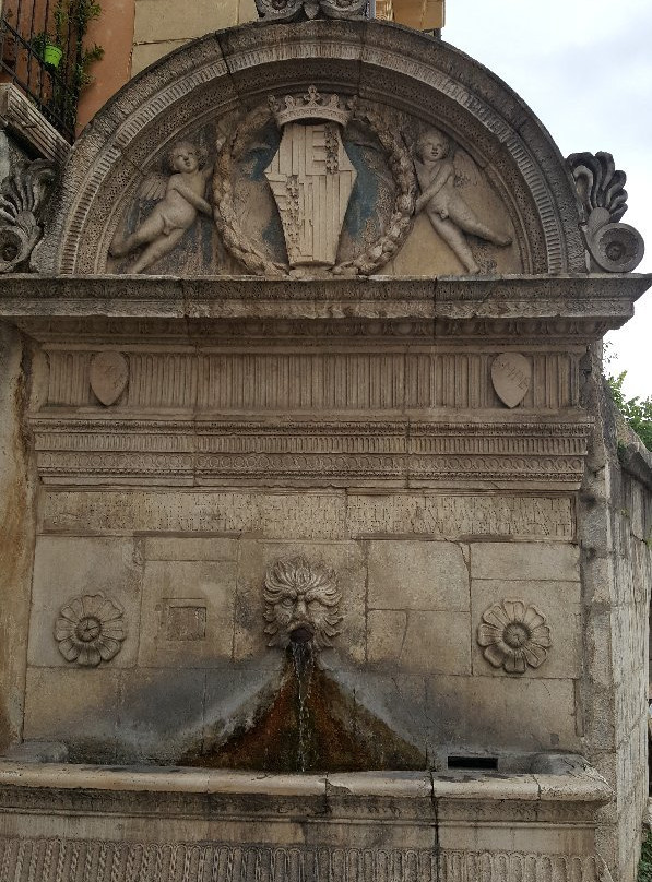 Fontana del Vecchio-苏尔莫纳必去景点