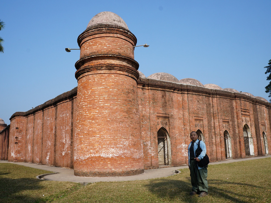 Sat Gumbad Mosque景点图片