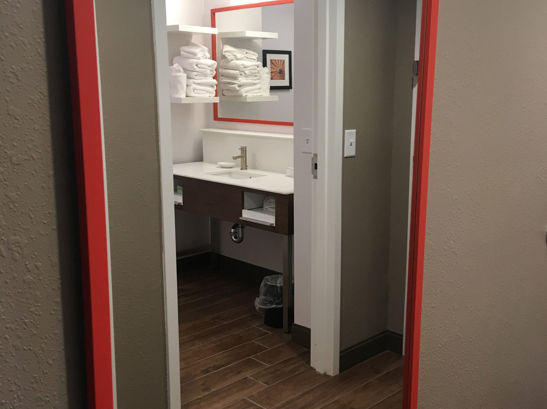 威尔克斯伯纳希尔顿恒庭酒店主图