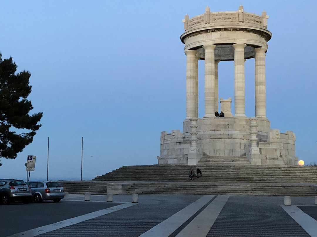 Monumento ai Caduti景点图片