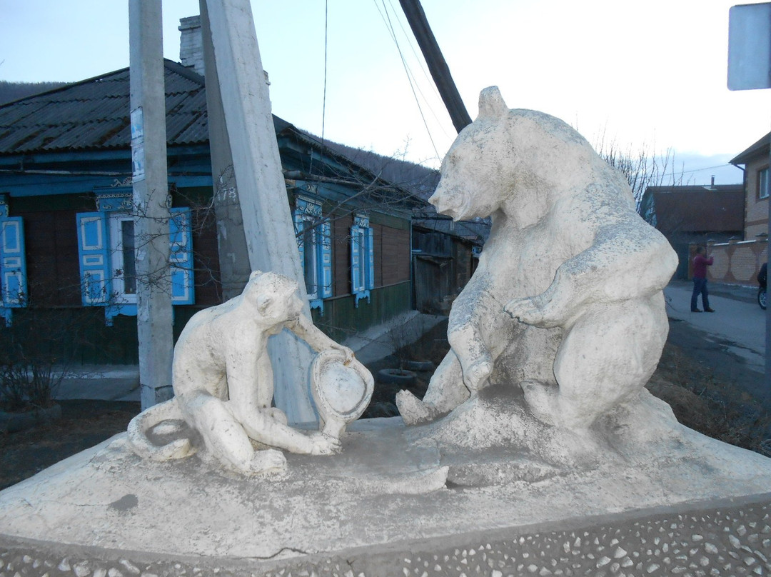 Monument to Bear and Monkey-斯柳江卡必去景点