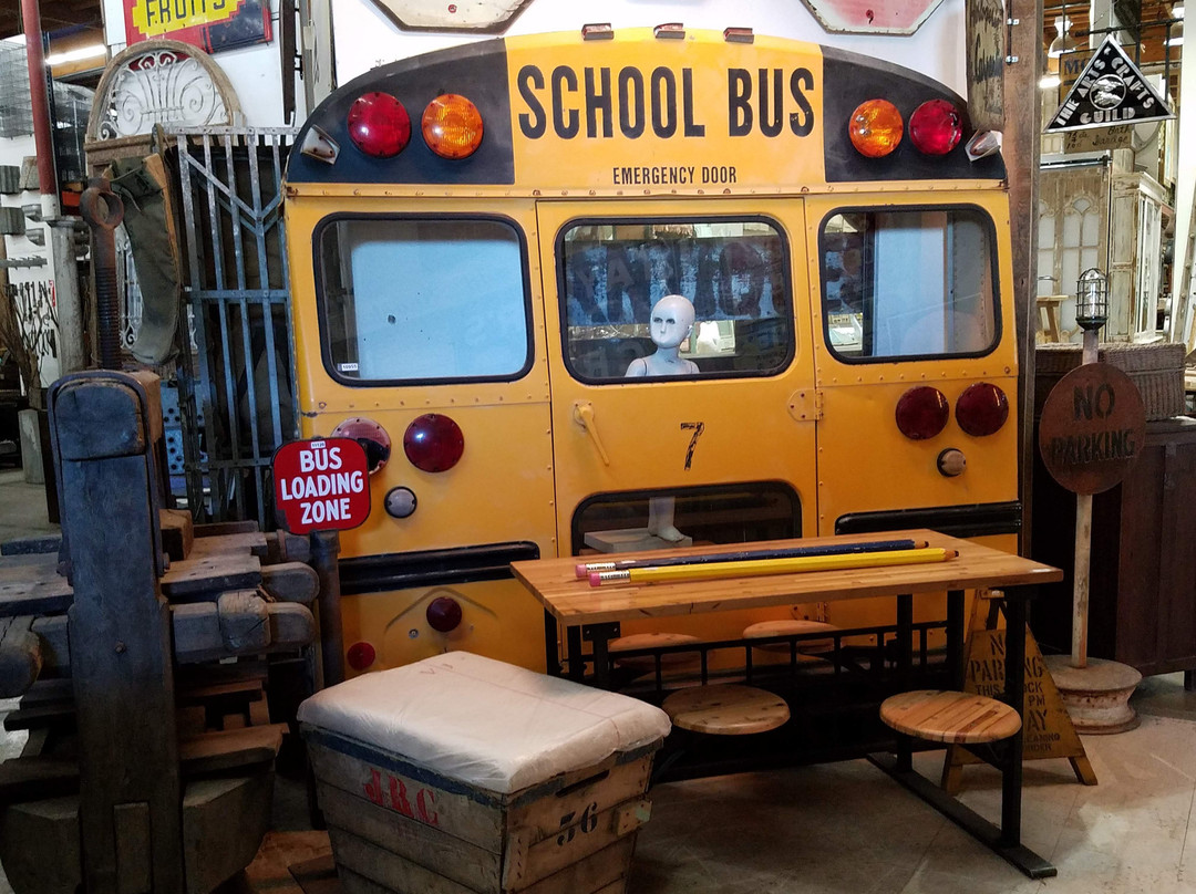 Antiquites Warehouse-凤凰城必去景点